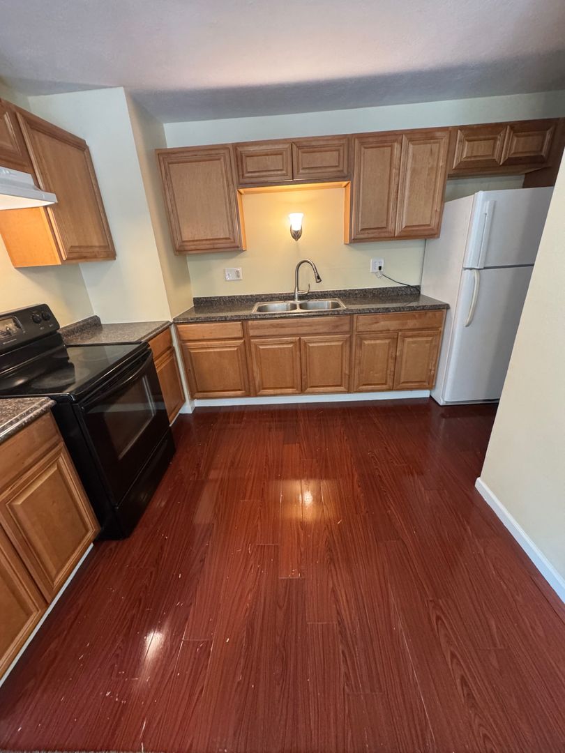 Rockford Apartment: 3303 Sun Valley Terrace