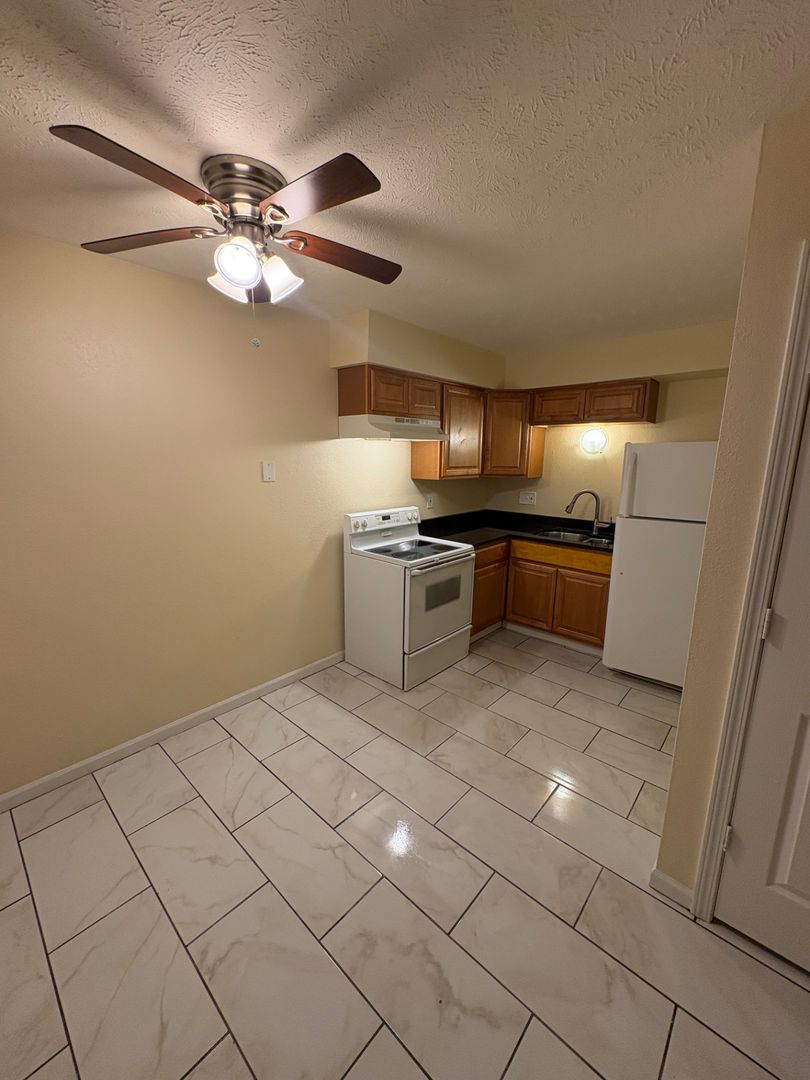 Rockford Apartment: 3120 Meriday Ln