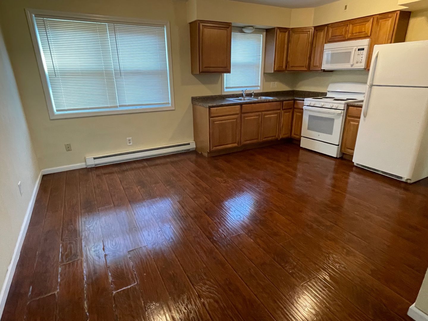 Rockford Apartment: 1904 Auburn St