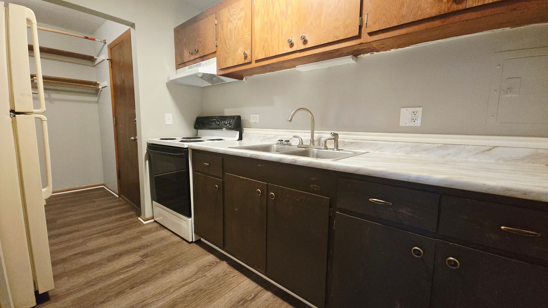 Rockford Apartment: 805 N Court St
