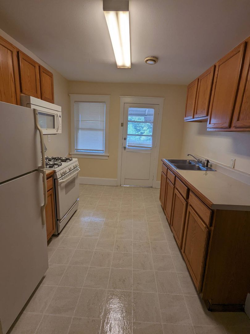 Rockford Apartment: 150 N 9th St