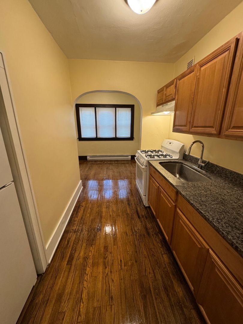 Rockford Apartment: 222 N 5th St