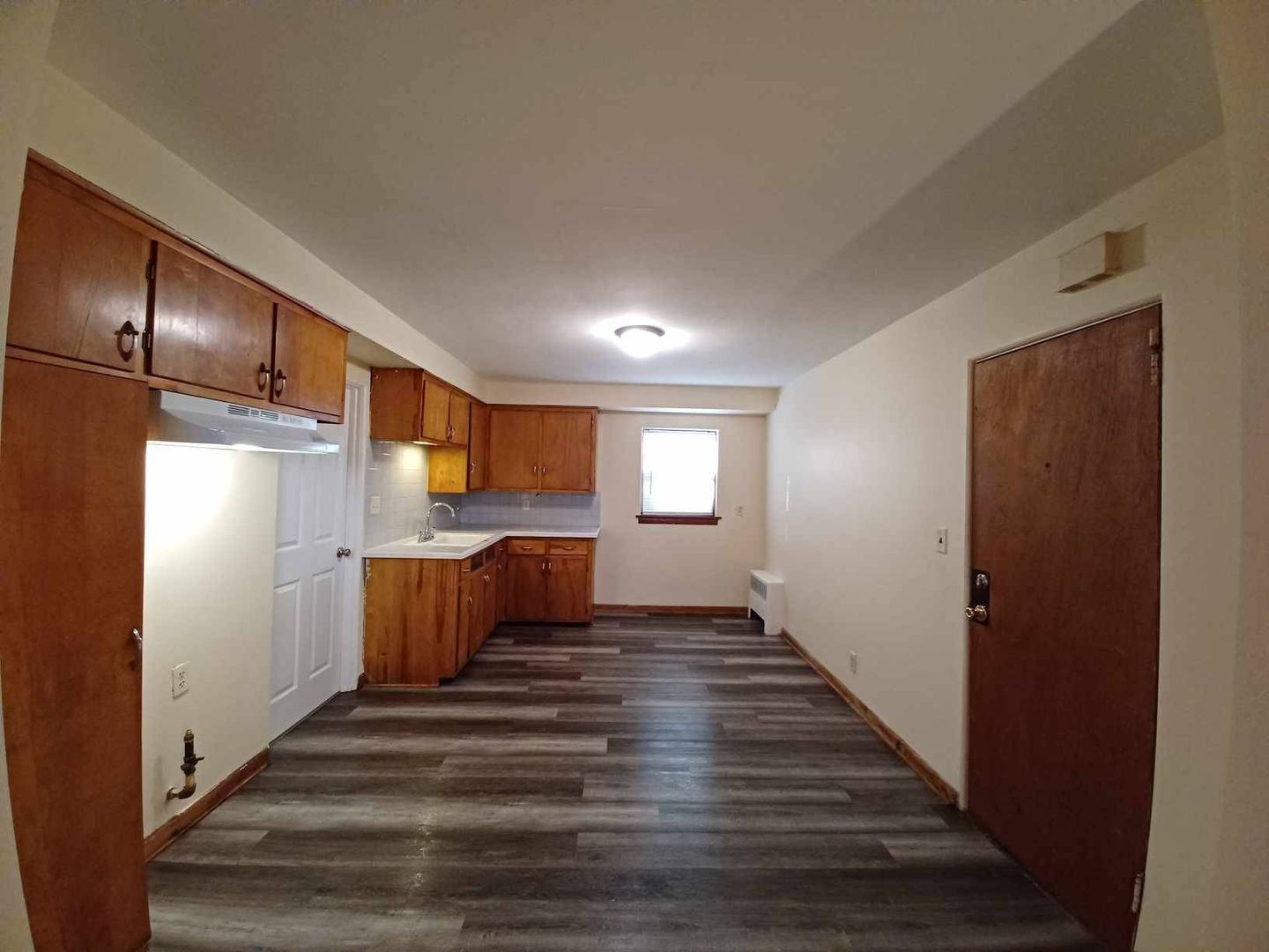 Rockford Apartment: 2415 Benderwirt Ave