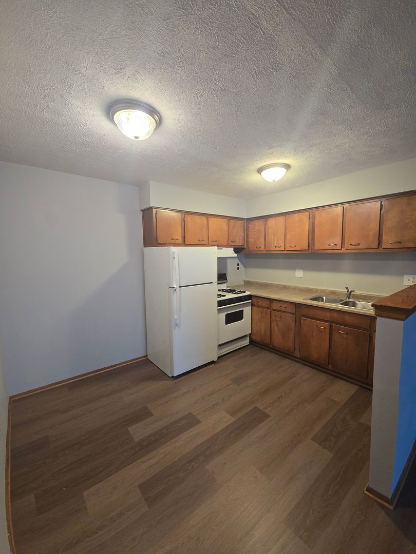 Rockford Apartment: 1020 N Main St