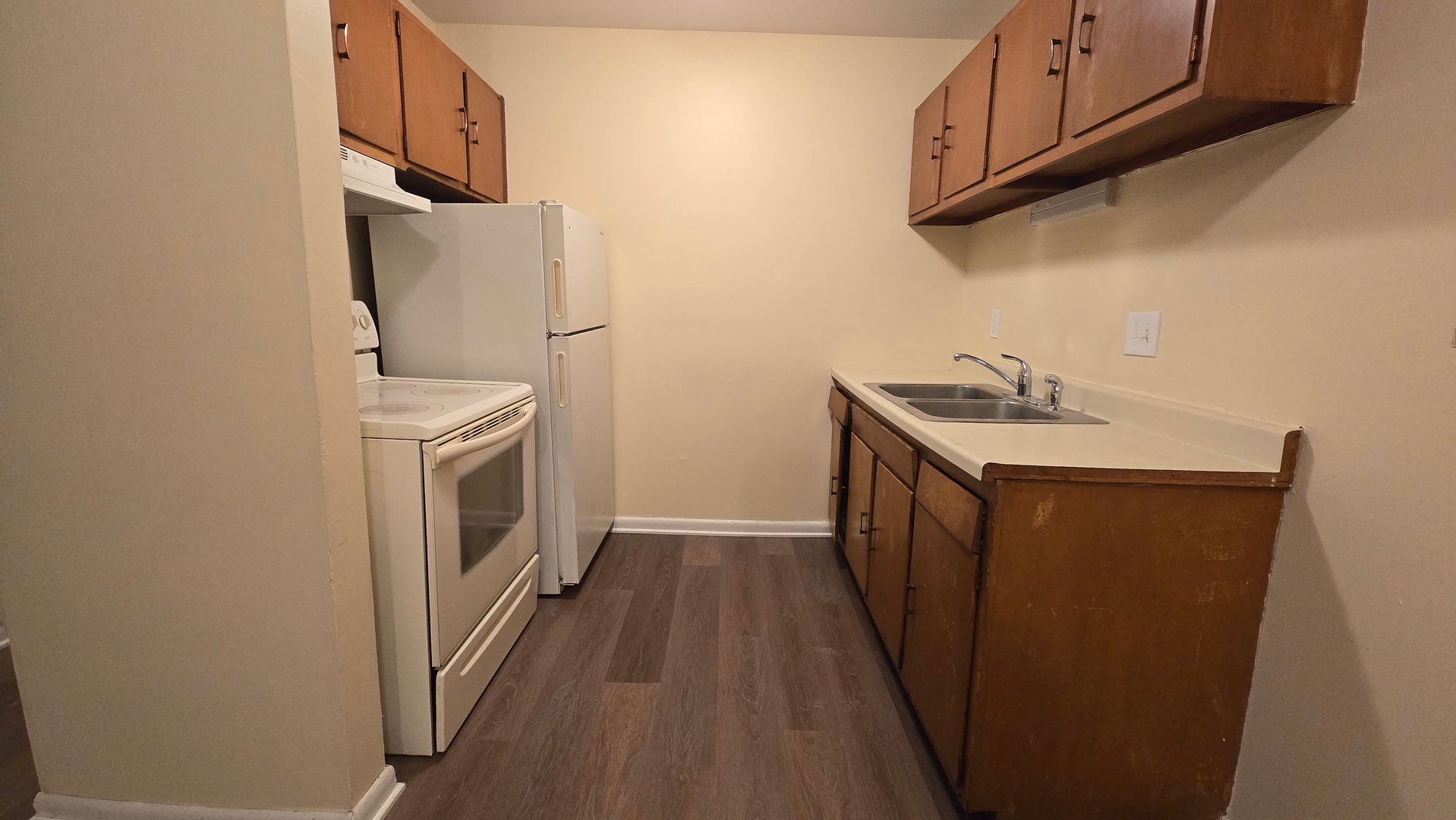 Rockford Apartment: 829 N Court St