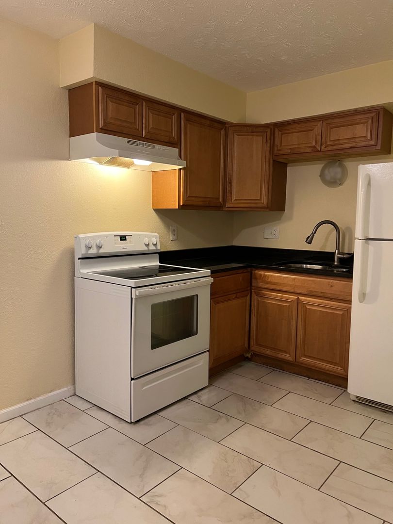 Rockford Apartment: 3120 Meriday Ln