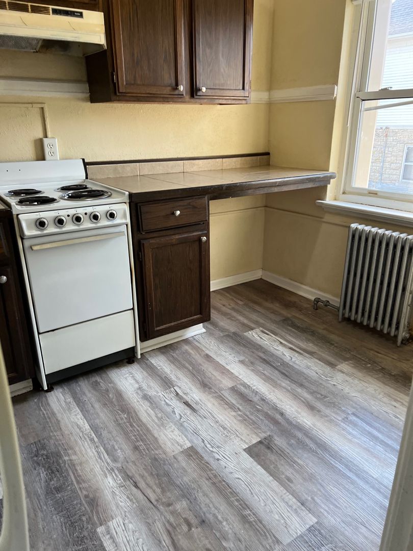 Rockford Apartment: 912 Haskell Ave