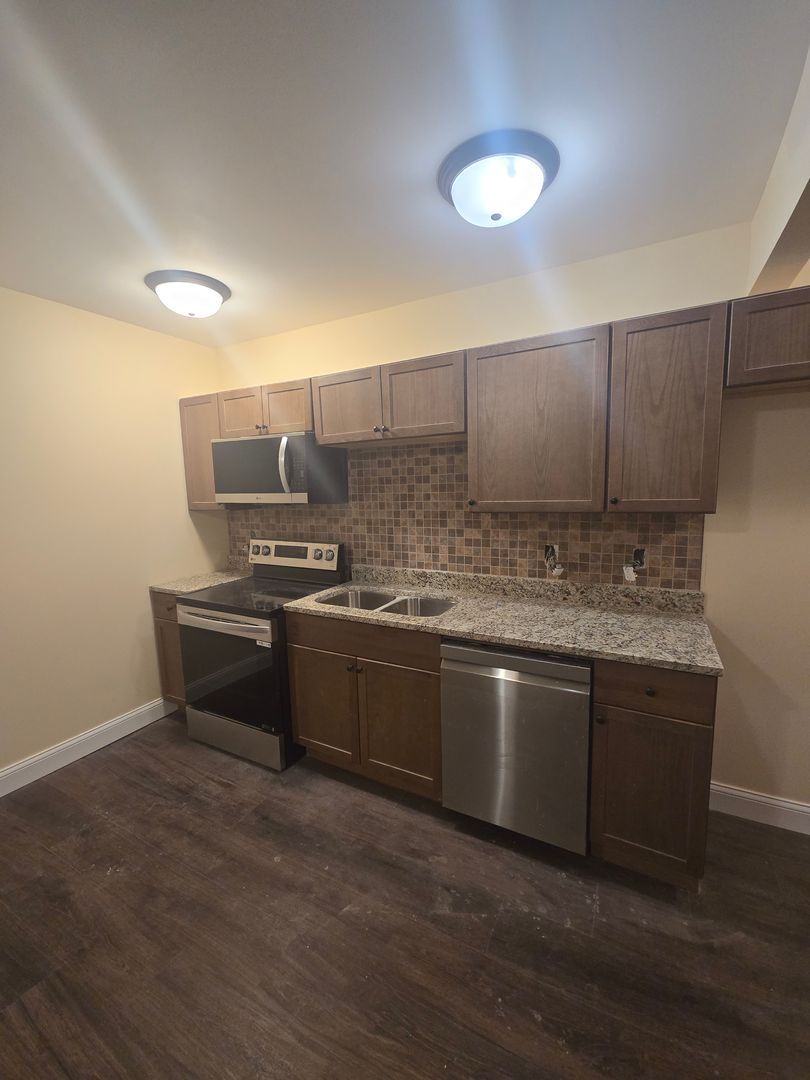 Rockford Apartment: 920 N Church St