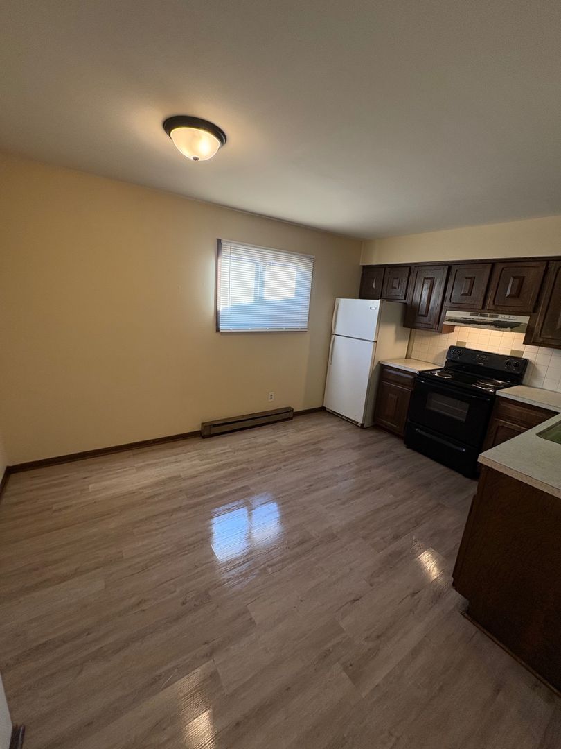 Rockford Apartment: 604 St Louis Ave