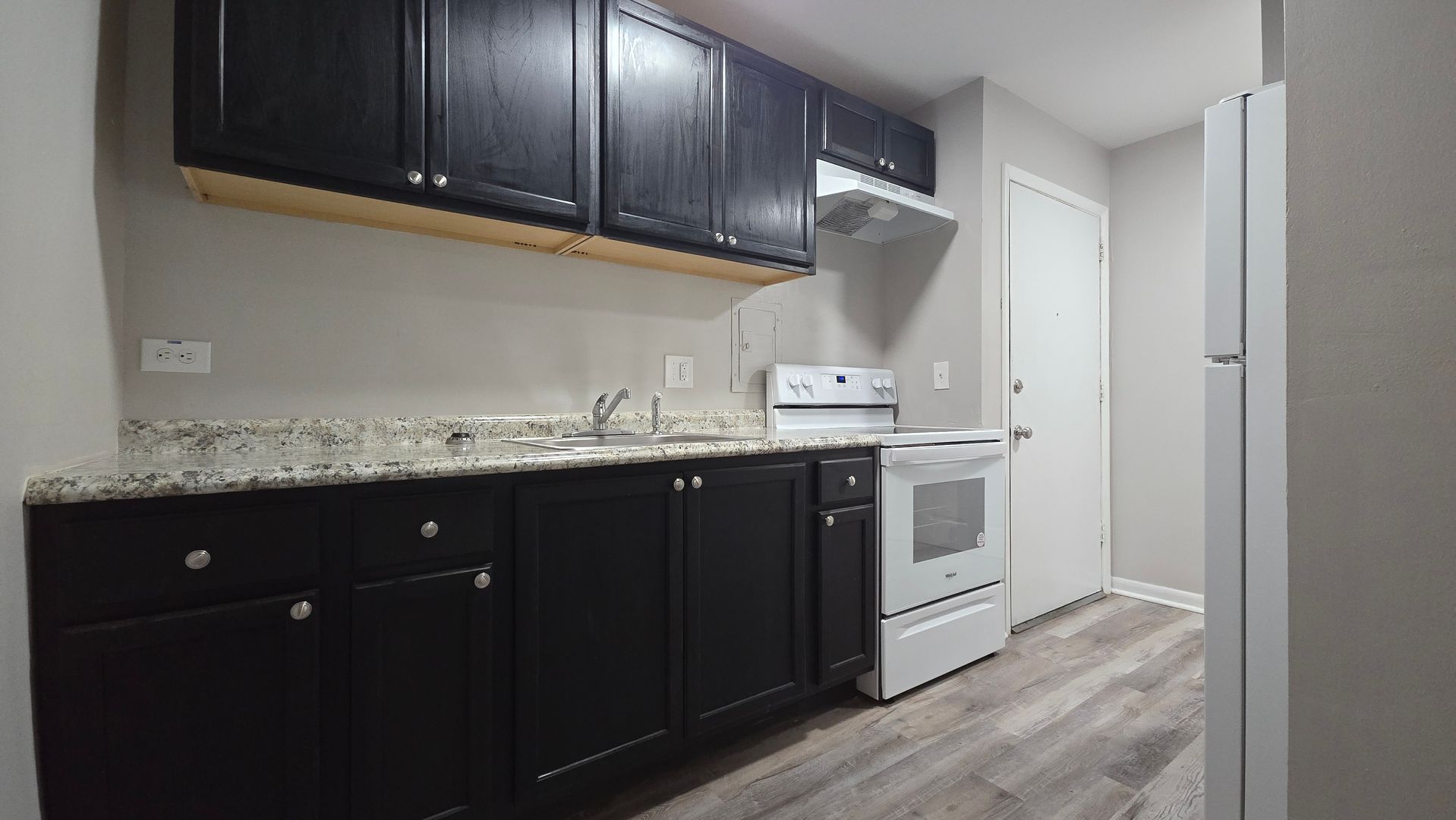Rockford Apartment: 805 N Court St