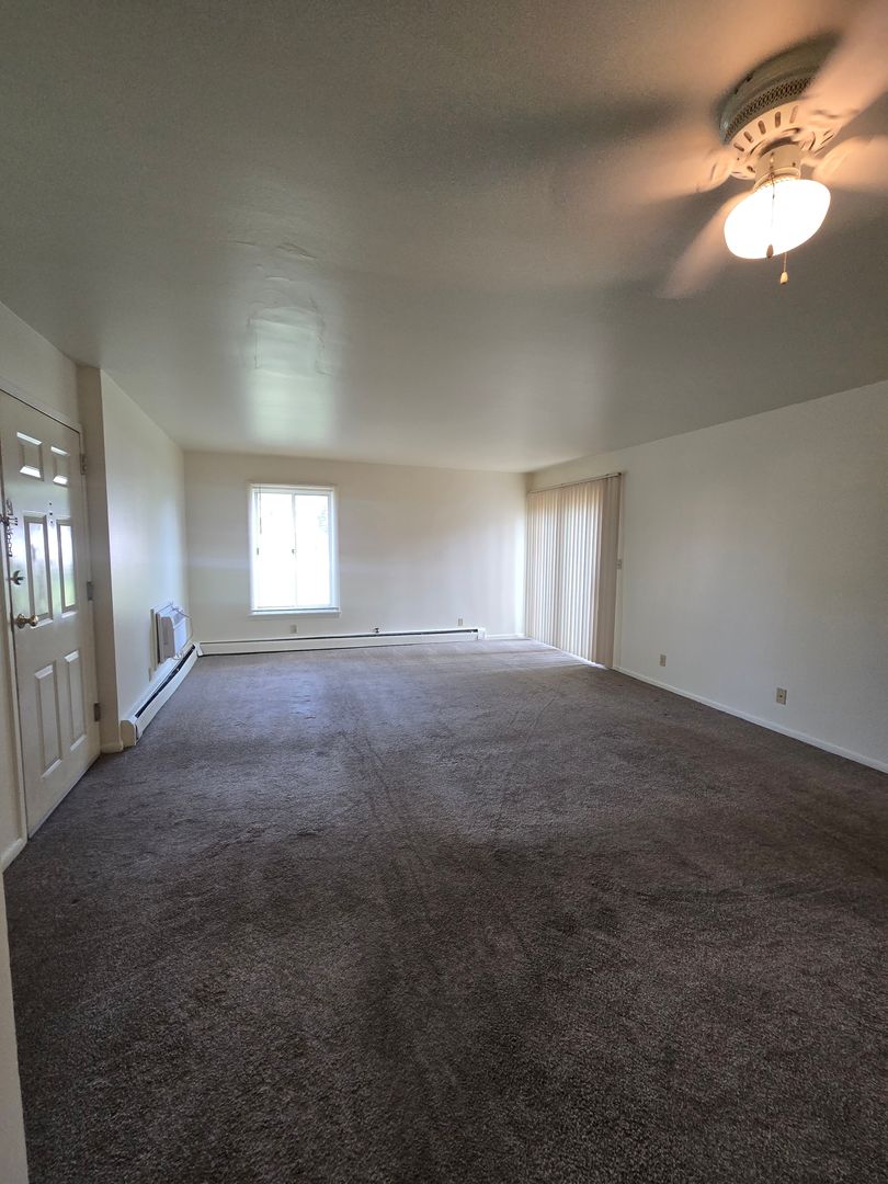 Rockford Apartment: 444 Gramercy Drive