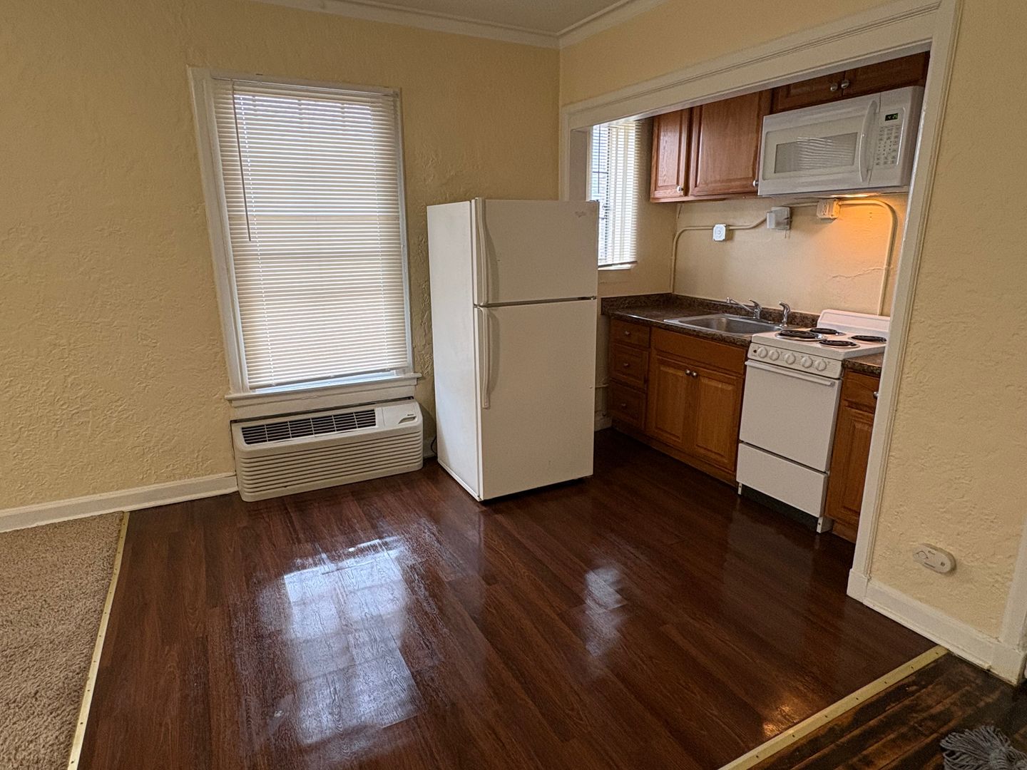 Rockford Apartment: 1270 N Main St