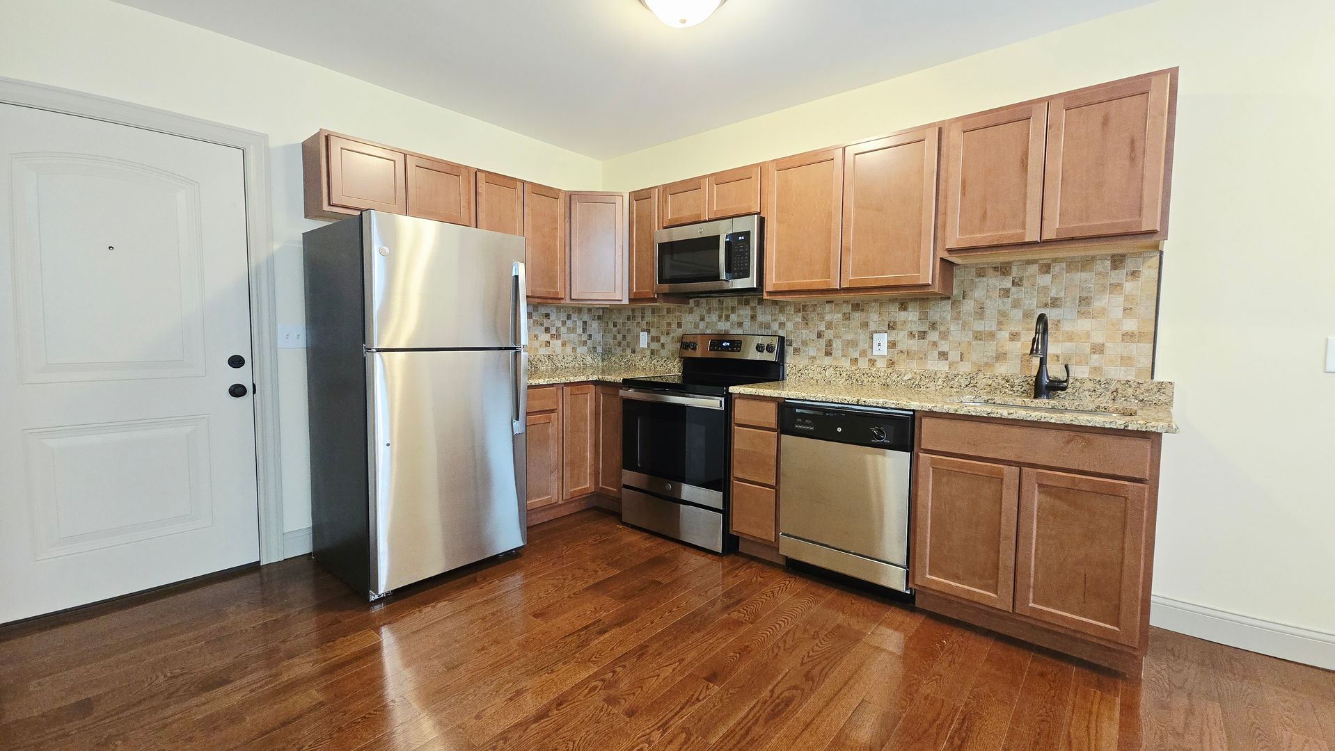 Rockford Apartment: 1404 E State St