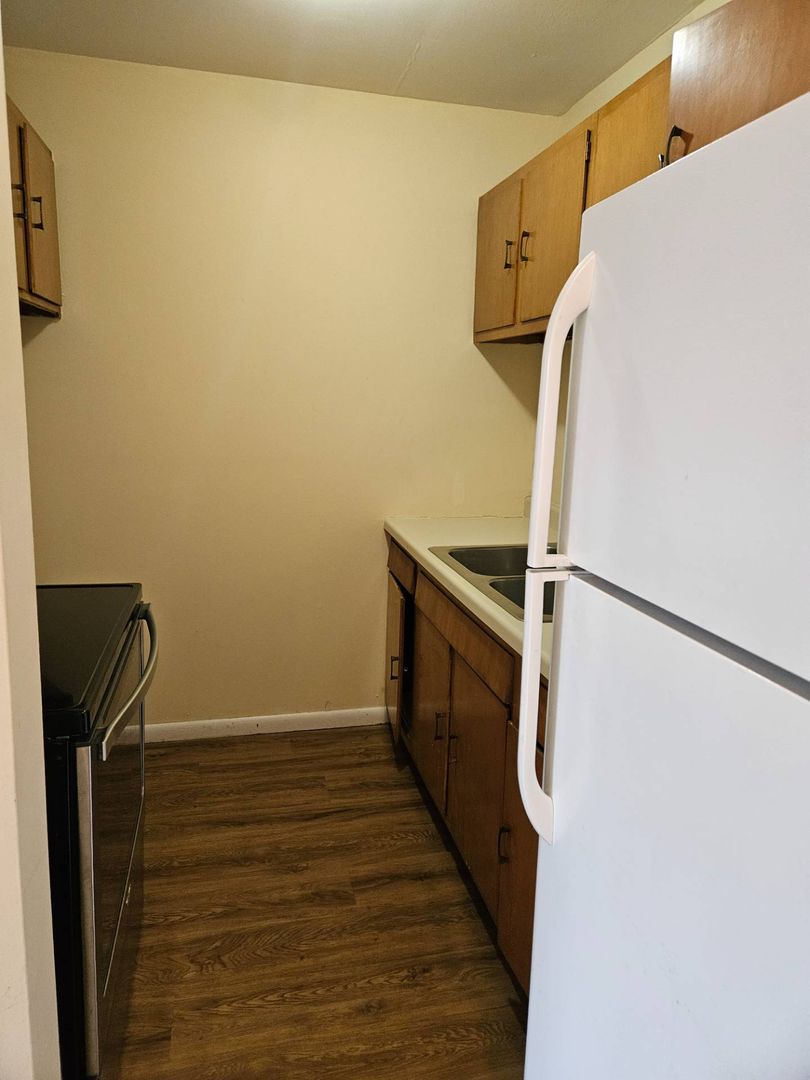 Rockford Apartment: 829 N Court St