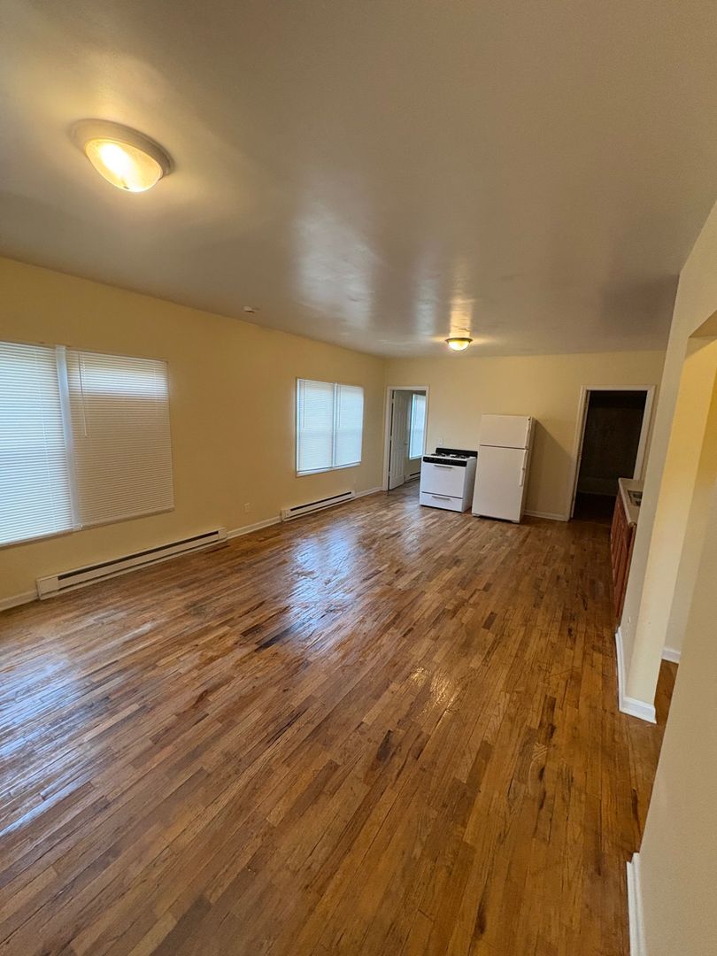 Rockford Apartment: 810 15th Ave