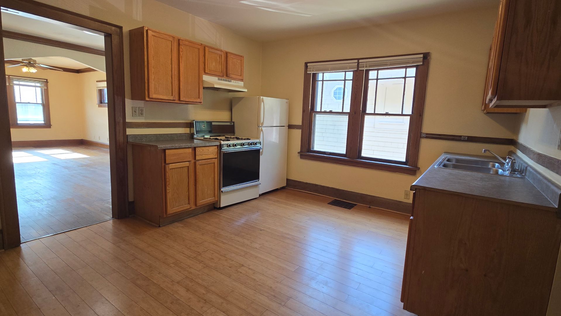 Rockford Apartment: 2135-37 7th St