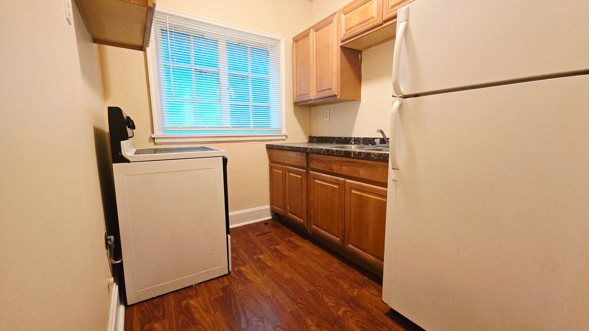Rockford Apartment: 1524-1528 Broadway St