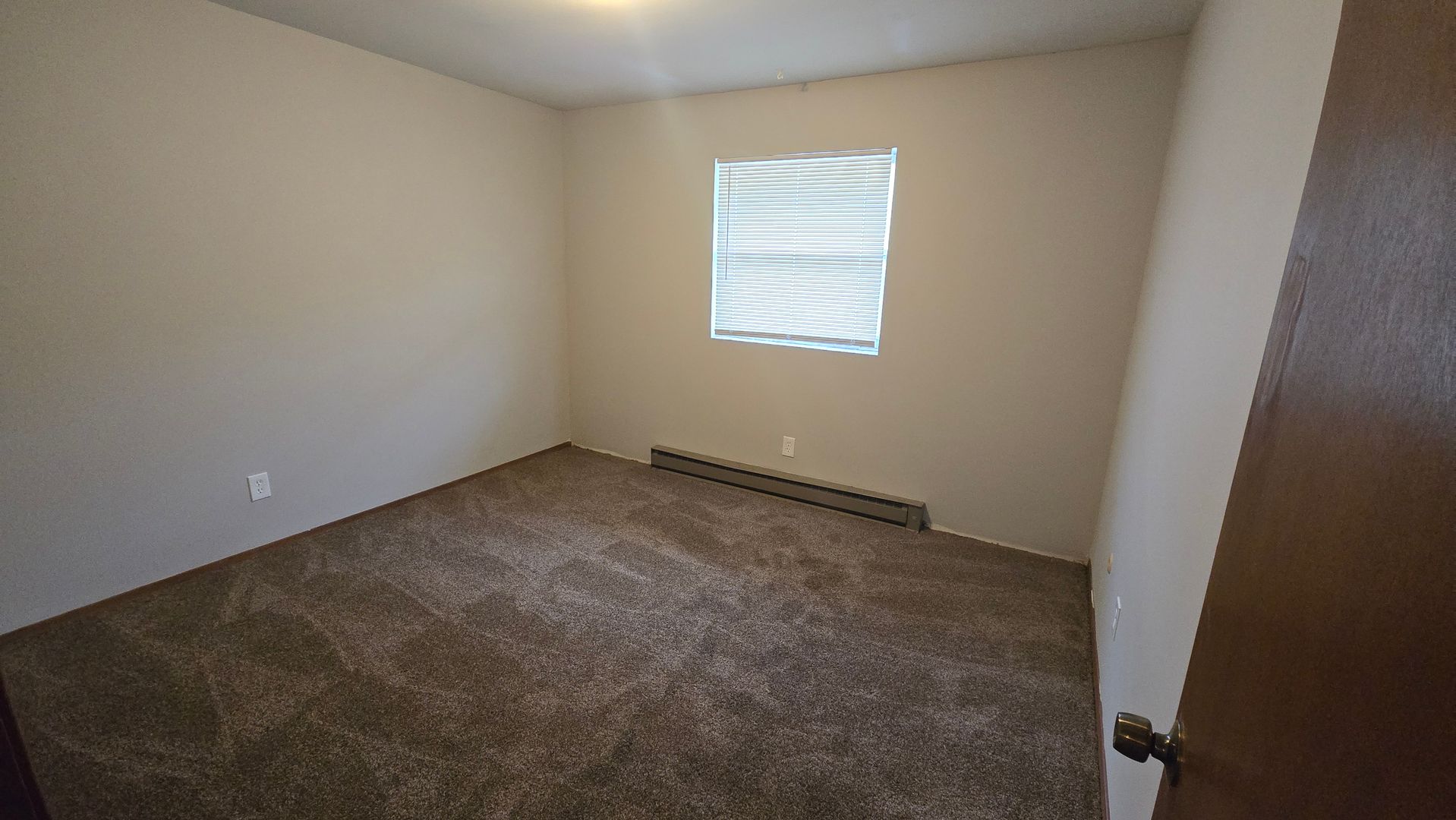 Rockford Apartment: 2425-2505-2513 Wesleyan Ave