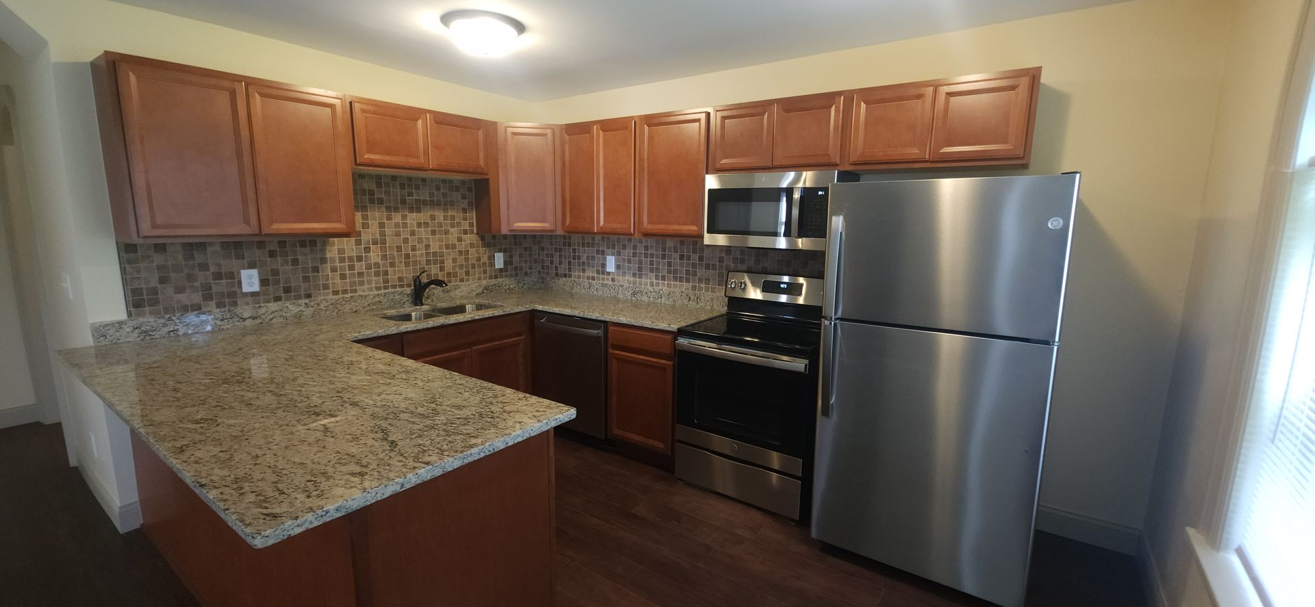 Rockford Apartment: 1416 E State St