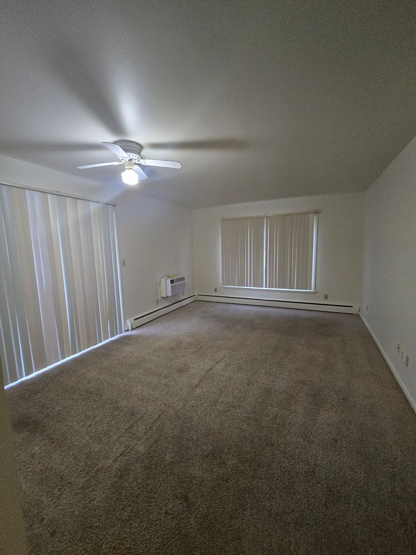Rockford Apartment: 444 Gramercy Drive