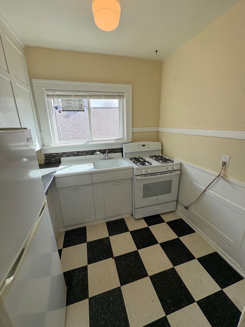 Rockford Apartment: 2324 Cumberland St