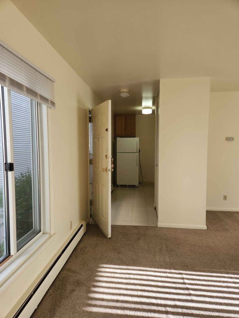 Rockford Apartment: 444 Gramercy Drive