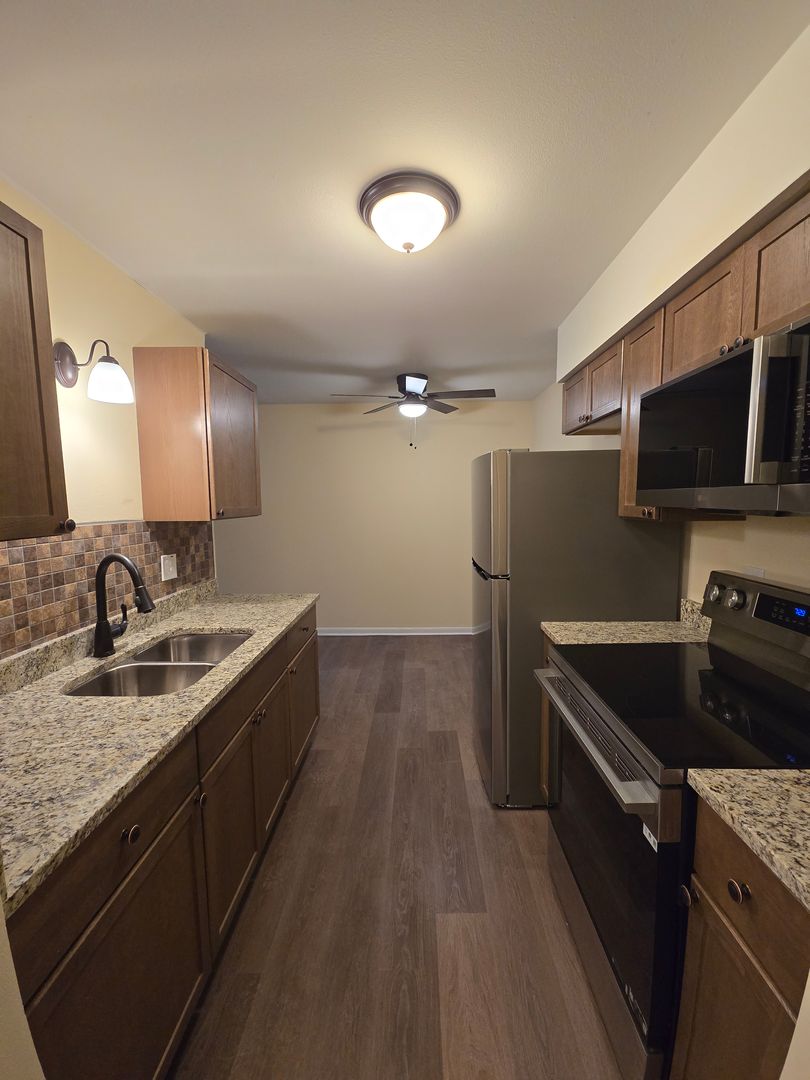 Rockford Apartment: 1118 Furman St