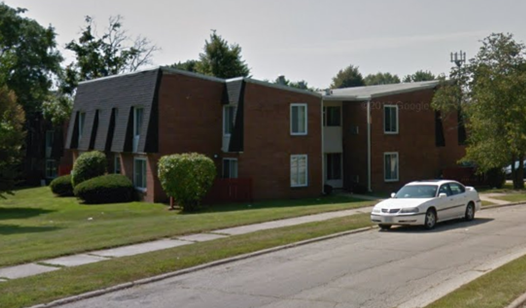 Rockford Apartment: 444 Gramercy Drive