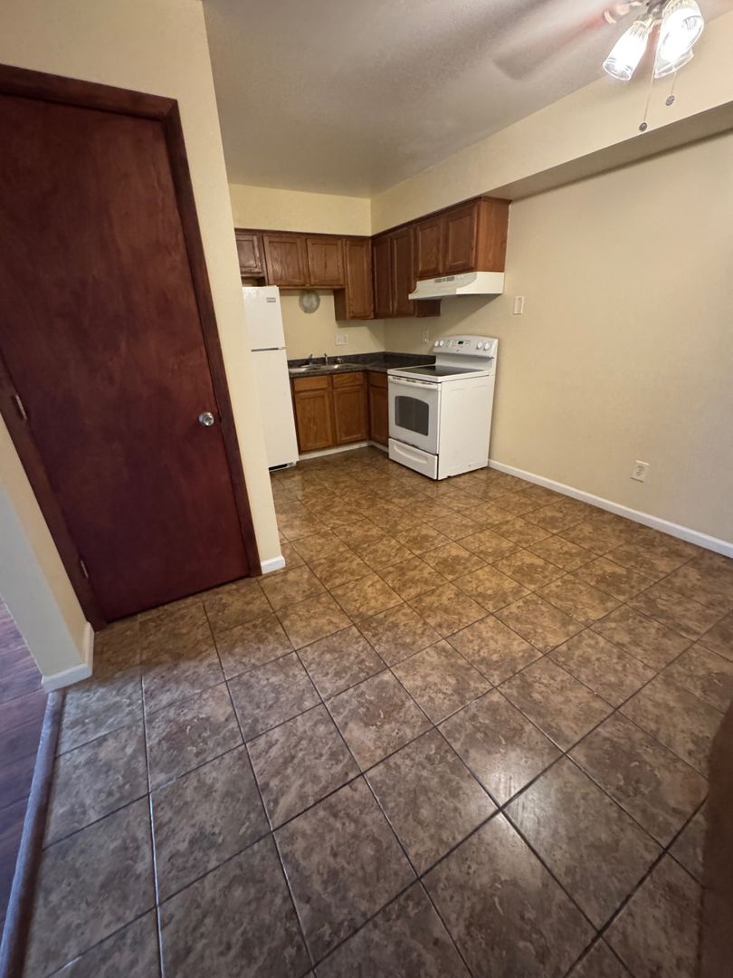 Rockford Apartment: 3124 Meriday Ln