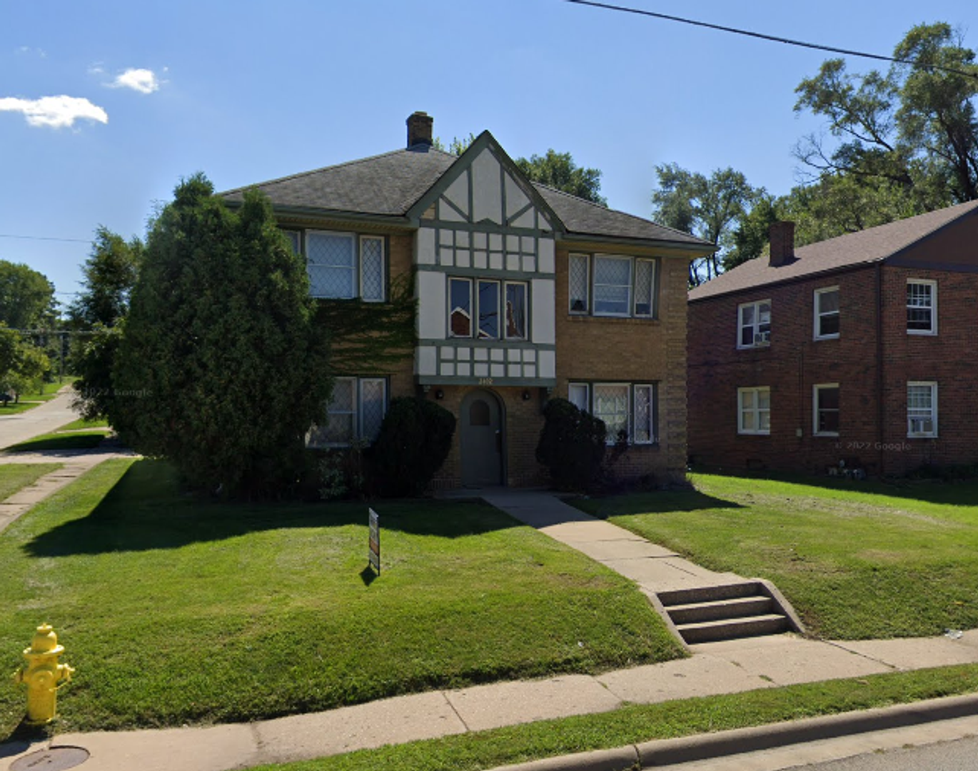 Rockford Apartment: 2302 Auburn St