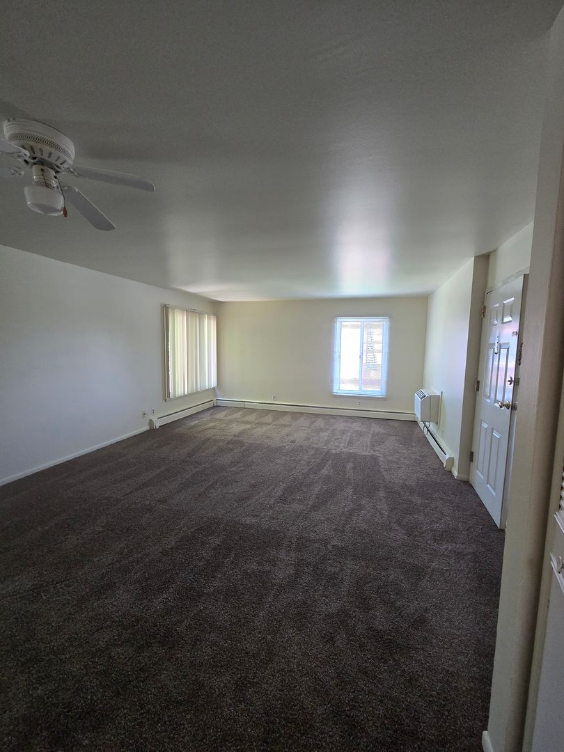 Rockford Apartment: 444 Gramercy Drive
