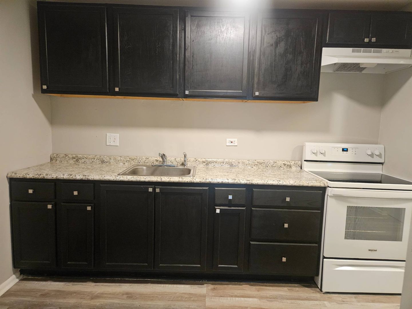 Rockford Apartment: 805 N Court St