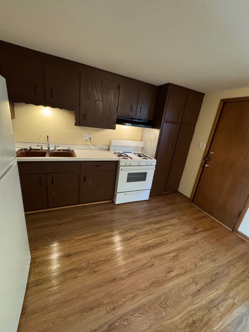 Rockford Apartment: 3902-3912 15th Ave