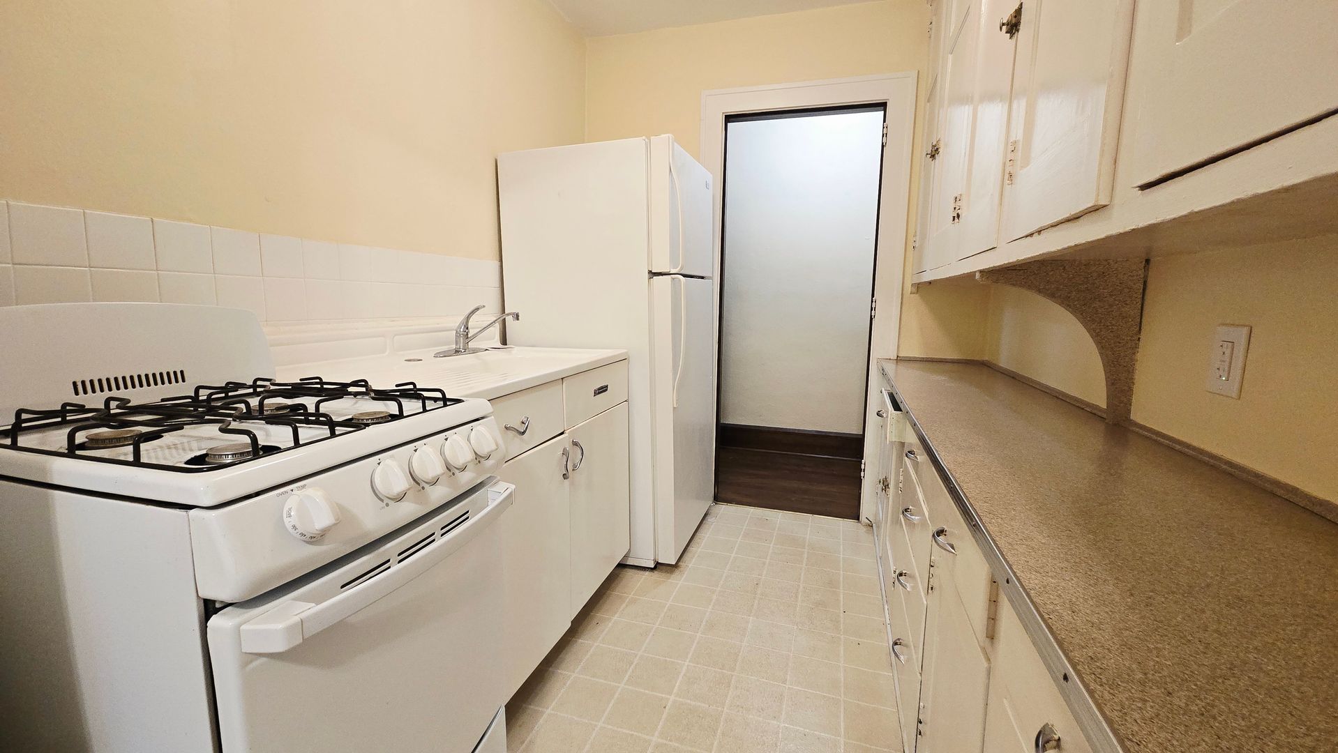 Rockford Apartment: 939 N Church St