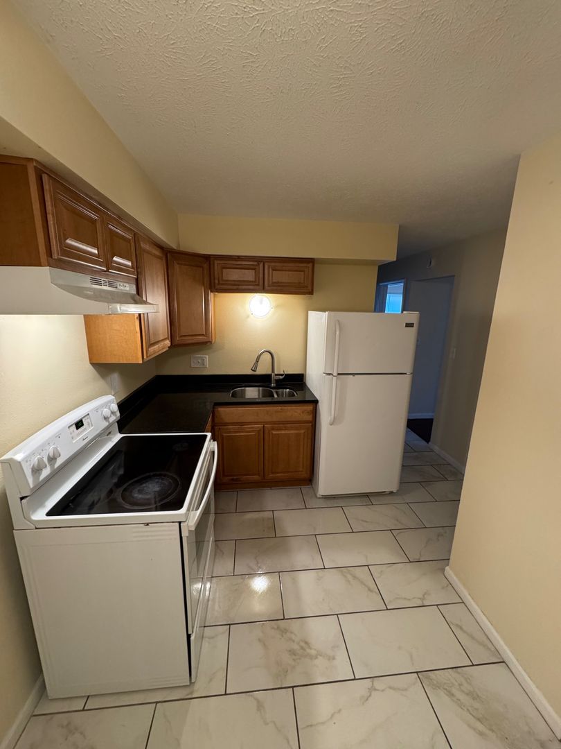 Rockford Apartment: 3120 Meriday Ln