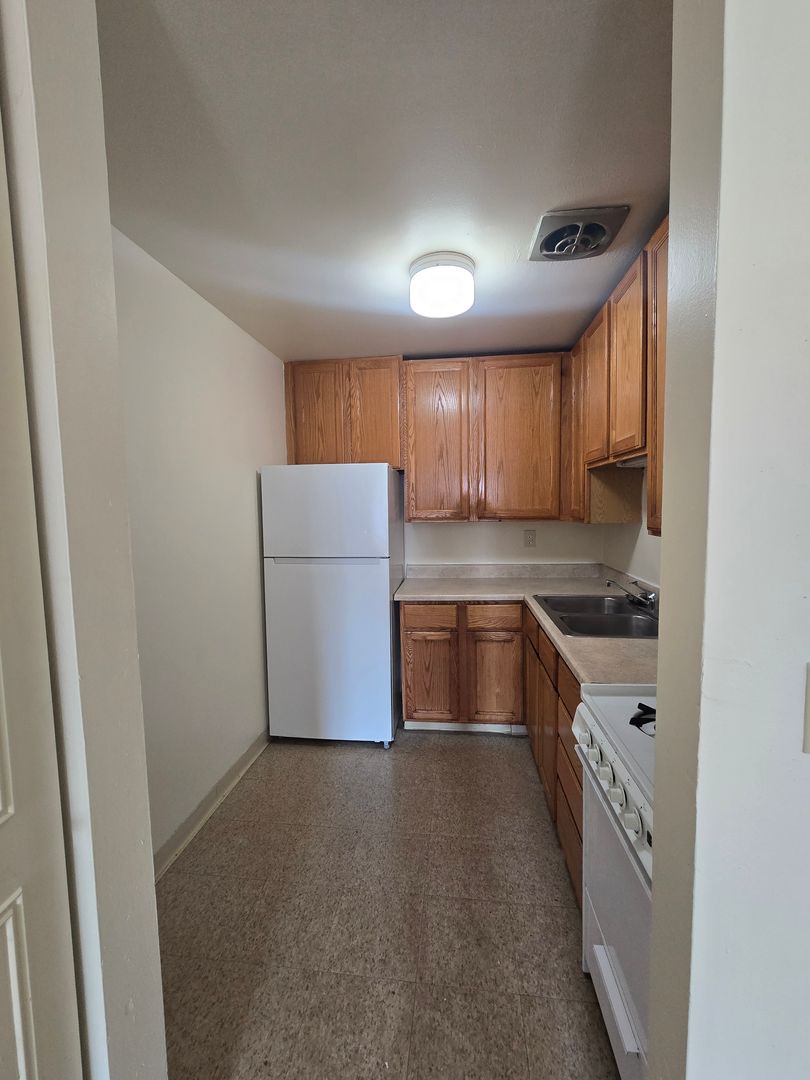 Rockford Apartment: 444 Gramercy Drive