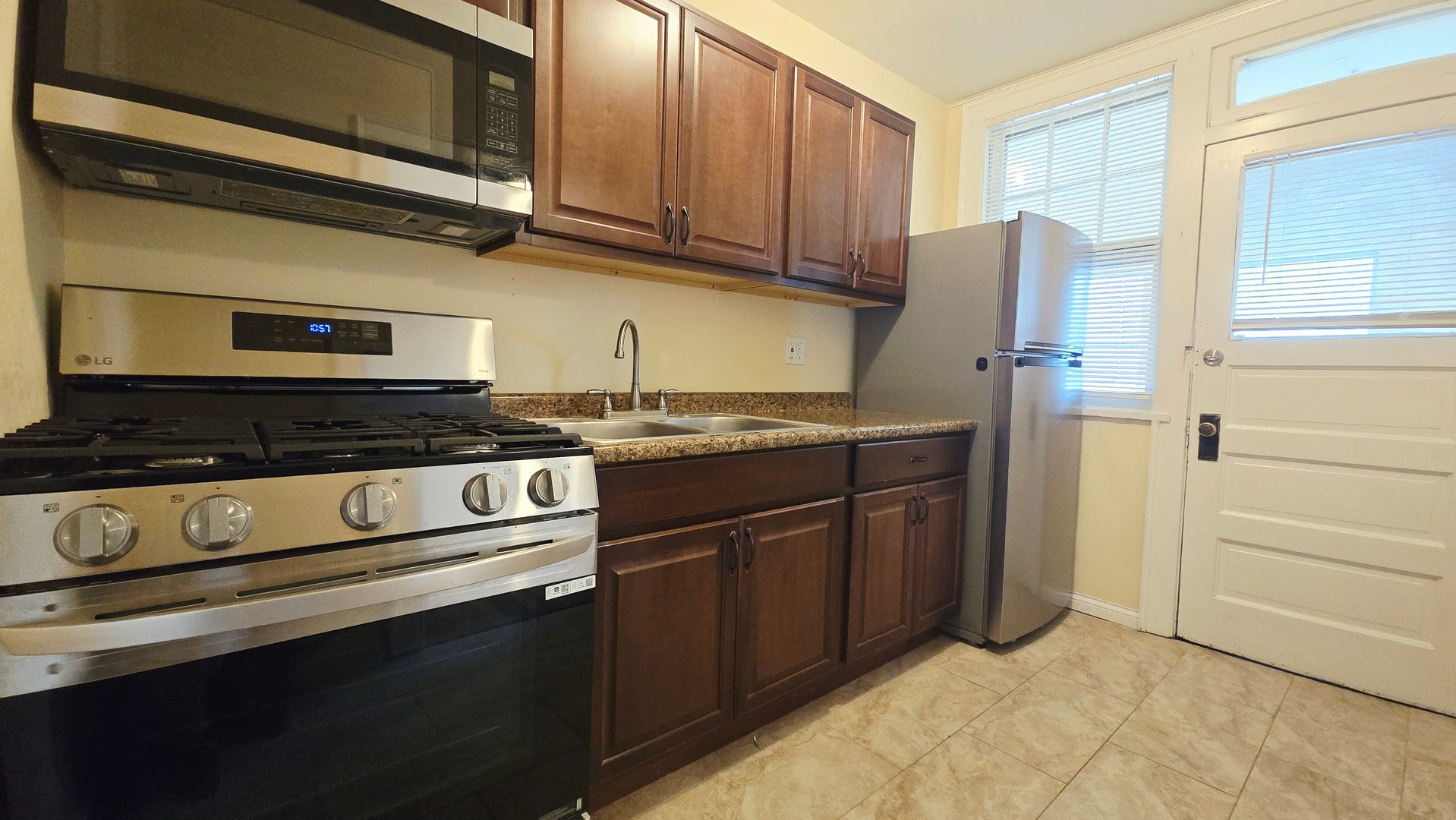 Rockford Apartment: 1319-21 12th St