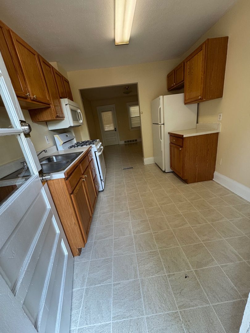 Rockford Apartment: 150 N 9th St