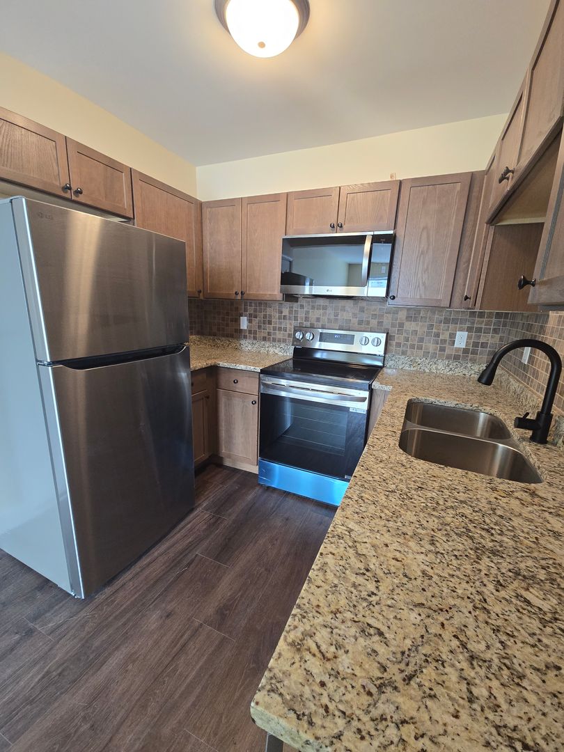 Rockford Apartment: 920 N Church St