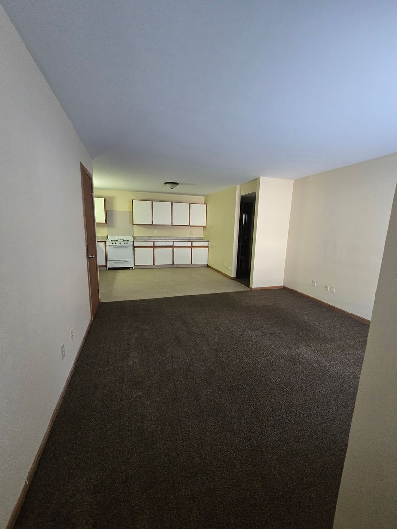 Rockford Apartment: 2723-2837 Silent Wood Trail