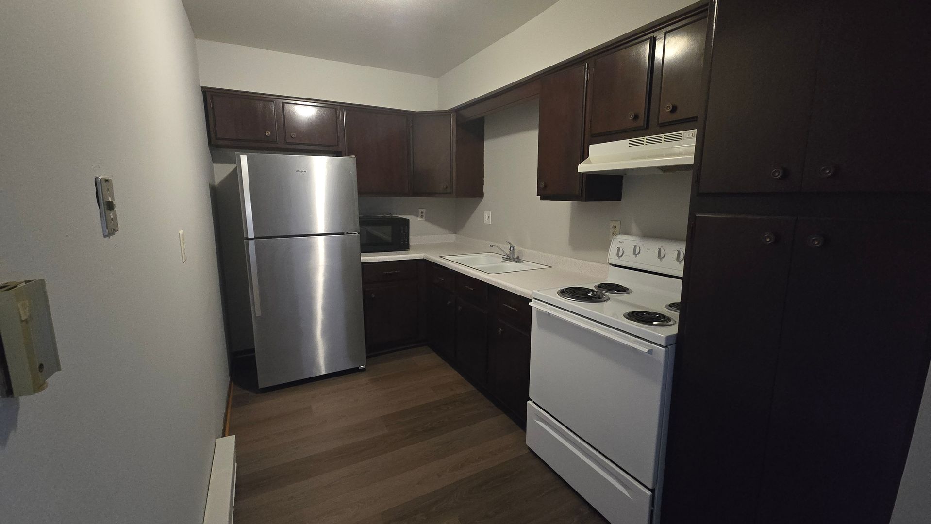 Rockford Apartment: 2425-2505-2513 Wesleyan Ave
