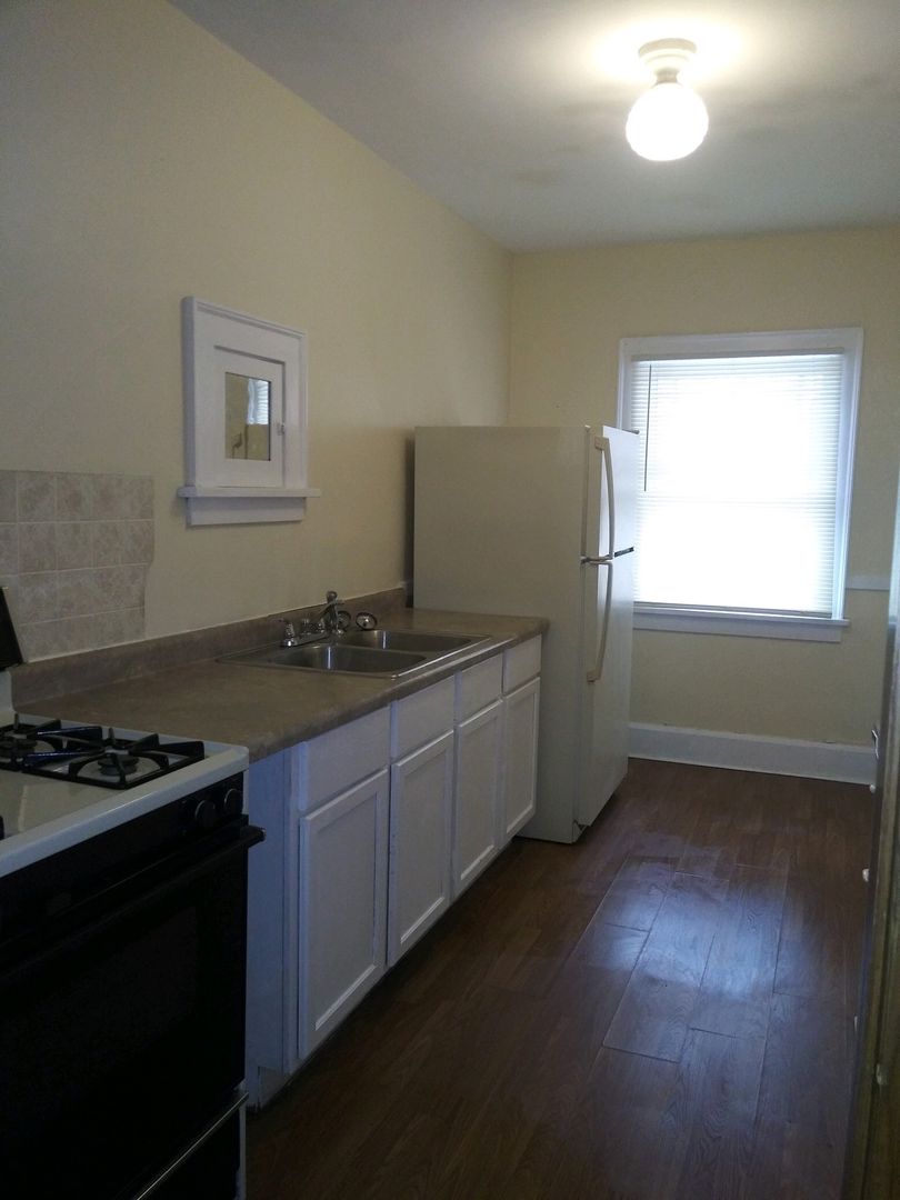 Rockford Apartment: 1303-05 Parmele St