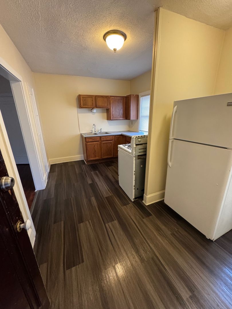 Rockford Apartment: 1132 Crosby St