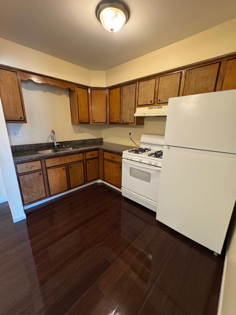Rockford Apartment: 3627-3631 N Rockton Ave
