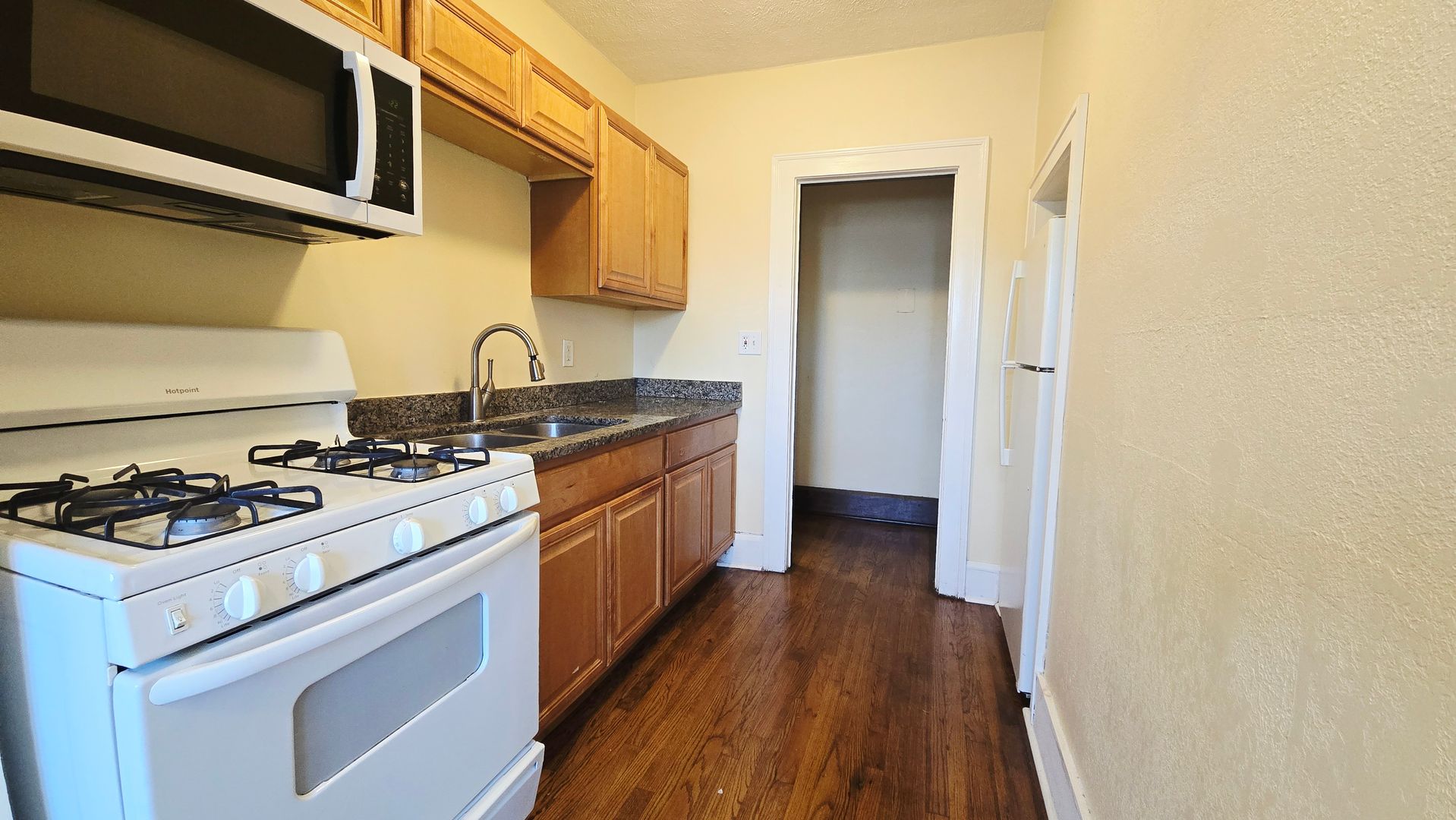 Rockford Apartment: 222 N 5th St
