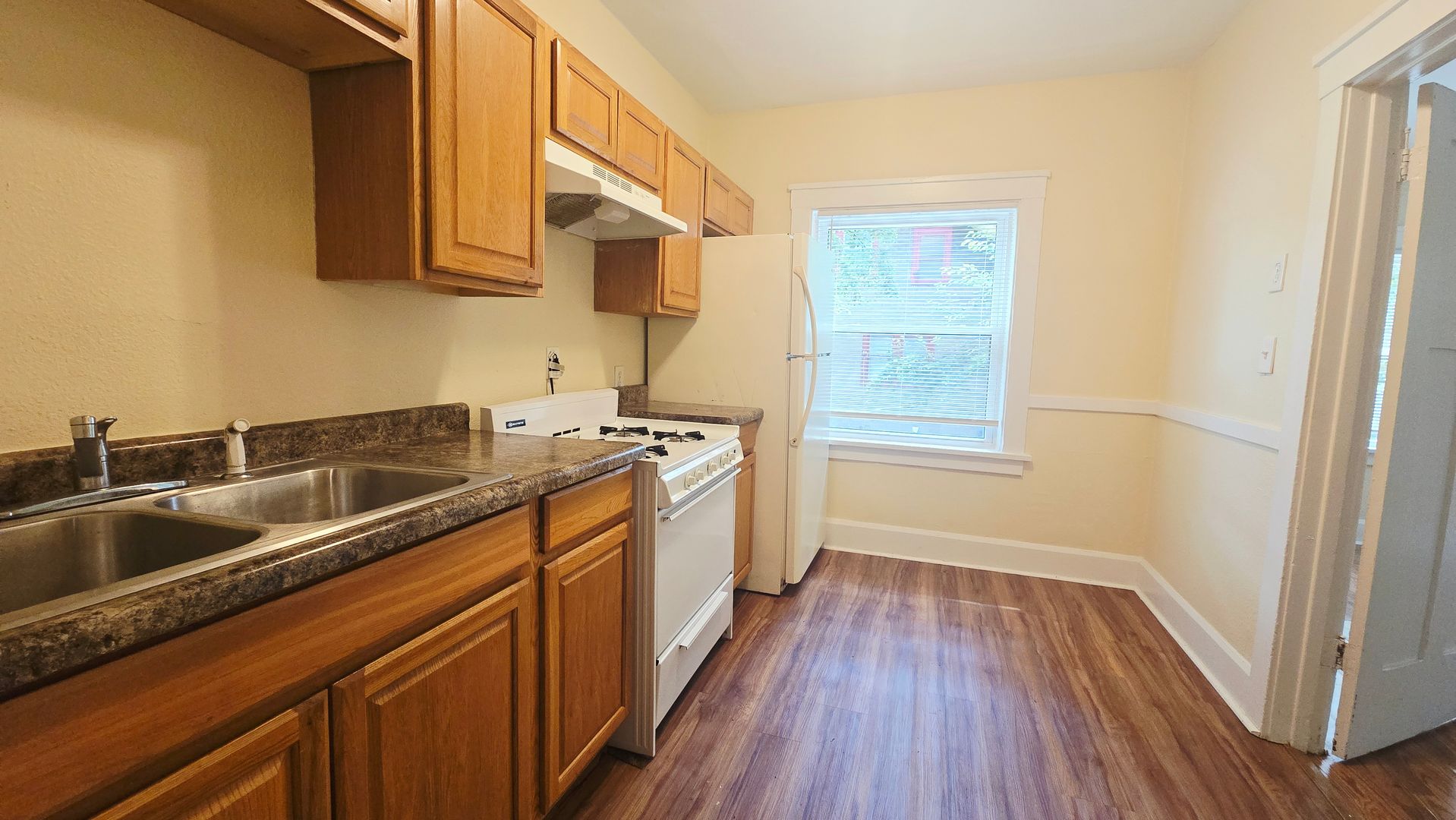 Rockford Apartment: 2001 S 5th St