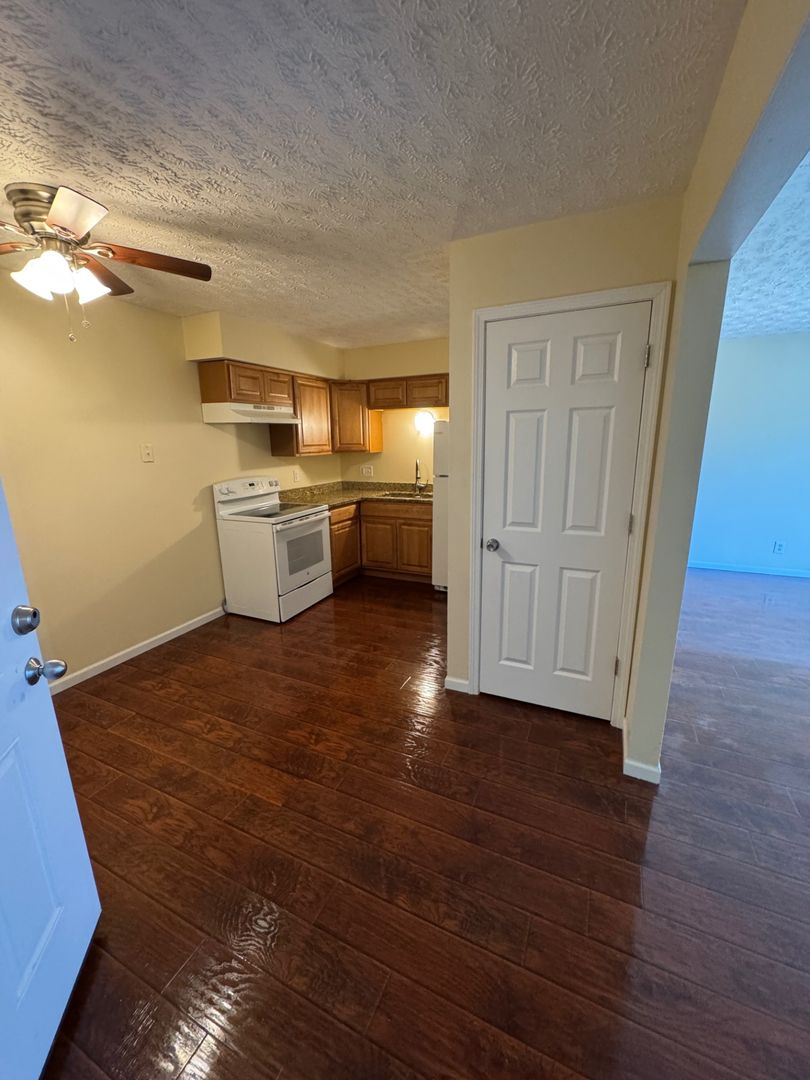 Rockford Apartment: 3120 Meriday Ln