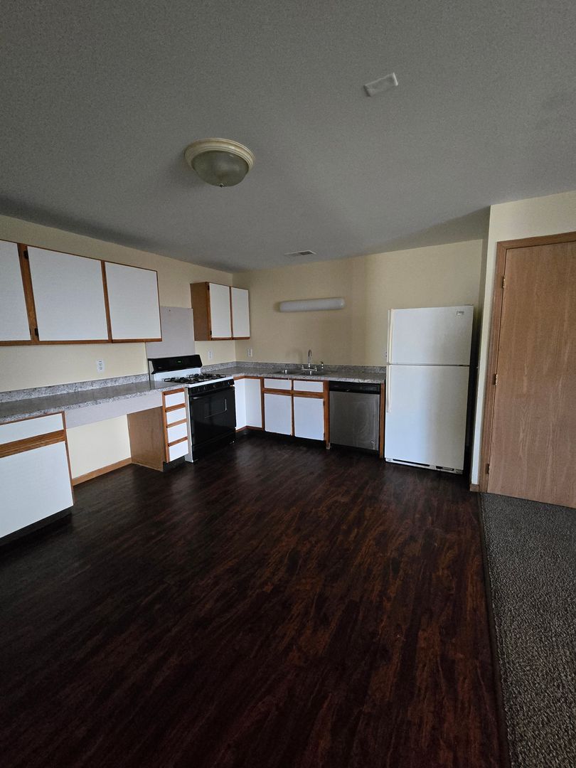 Rockford Apartment: 2723-2837 Silent Wood Trail