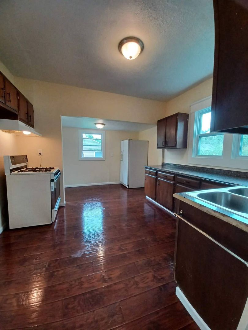 Rockford House: 1508 N Court St