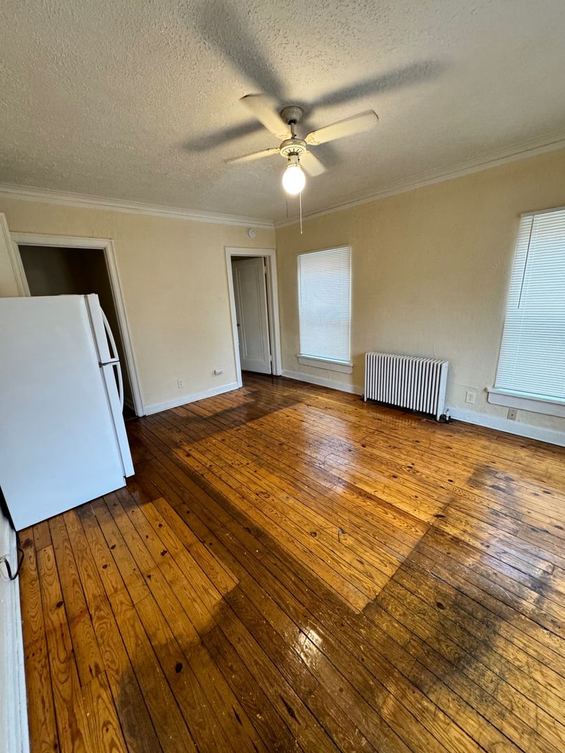 Rockford Apartment: 2130 Auburn St